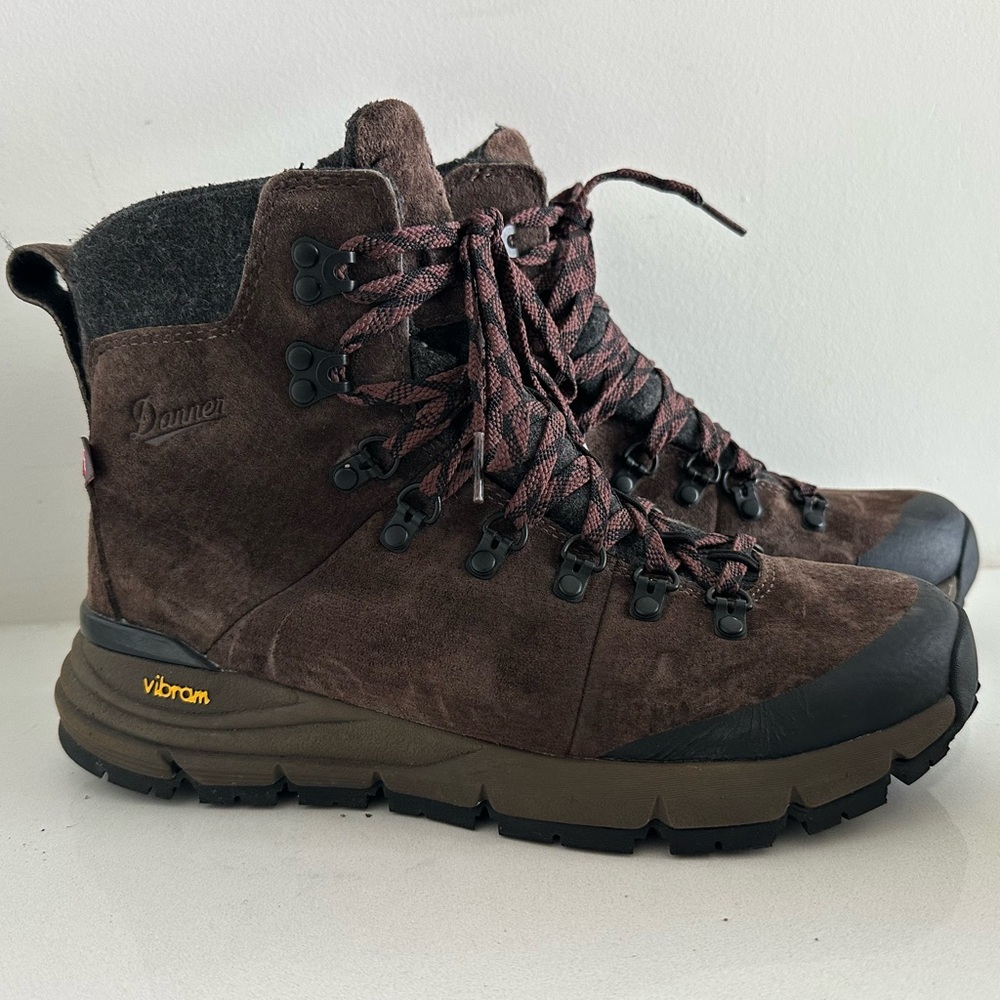 Danner Women Arctic 600 Side-Zip Waterproof Vibram Bottom Brown Plum Size 8 B20